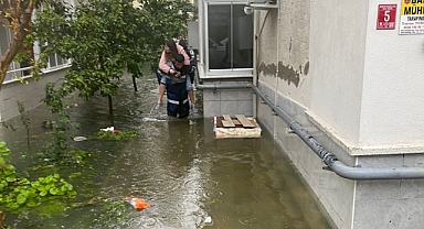 Edremit’te Evinde Mahsur Kaldı; İtfaiye Ekipleri Yetişti