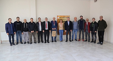 Edremit’te Öğretmenler Günü Satranç Turnuvası Ödülleri Sahiplerini Buldu