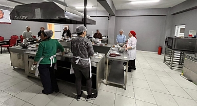 Eğitimciler Mutfakta Buluştu: Karanfilli Ekmeğin Sırrı Anlatıldı