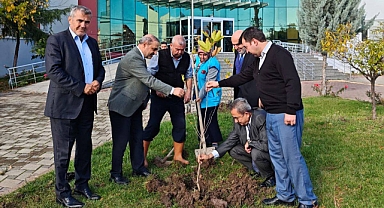 “Geleceğe Nefes, İnsanlığa Nefes”: Müftülük Bahçesinde Fidanlar Toprakla Buluştu