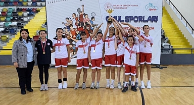 Genç Hentbolcular Sahada Parladı: Balıkesir’de Final Heyecanı