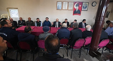 Işıklar’dan Bayraklı’ya: Vali Ustaoğlu Deprem Çalışmalarını Yerinde Koordine Etti