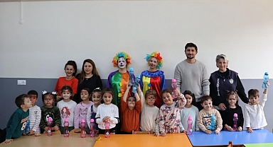 Marmara Adası’nda Çocuklara Renkli Etkinlik: Hediyeler ve Eğlence Bir Arada