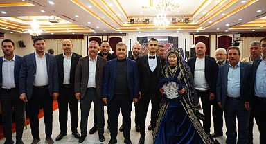 Mustafa Canbey, Altıeylül'de Genç Çifti Özel Günde Yalnız Bırakmadı