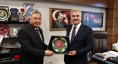 Mustafa Canbey, Devlet Memurları Sendikası Heyetini TBMM’de Ağırladı