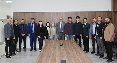 Rektör Boz, TEKNOFEST Finalistlerini Başarı Belgeleriyle Ödüllendirdi