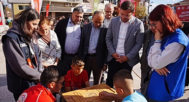 Sındırgı’da Geleneksel Oyunlar Tırı Çocuklarla Buluştu