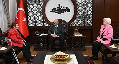 Vali İsmail Ustaoğlu’na Ziyaretler: Fenerbahçeliler Derneği’nden Fidan Daveti, Anneler Derneği’nden Nezaket Ziyareti