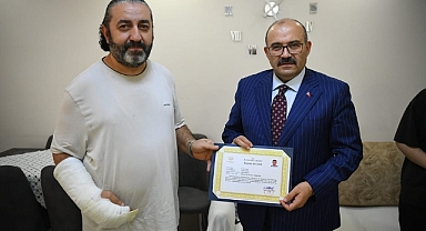 Vali Ustaoğlu, Edremit’te Yaralanan Polis Memurlarına Ziyarette Bulundu