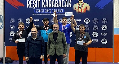 Balıkesir Büyükşehir Belediyespor’un Minik Güreşçileri Bursa’daki Turnuvadan Madalyalarla Döndü