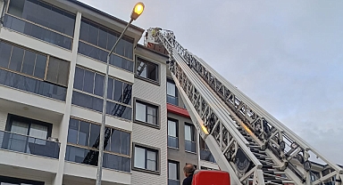 Balıkesir’de Apartman Yangını: 14 Kişi Dumandan Etkilendi