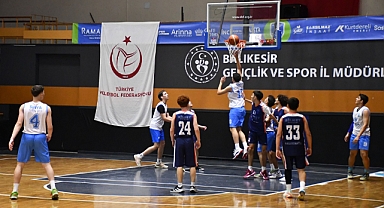Balıkesir’de Genç Basketbolcular Ödüllerine Kavuştu