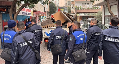 Bandırma’da Çarşı ve Ana Caddelerde Kaldırım Temizliği Başladı