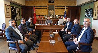 Başkan Serkan Sak’tan Nezaket Buluşması: Ekrem Yavaş ve Kızılay Başkanı Talat Karakaya Belediyede Ağırlandı