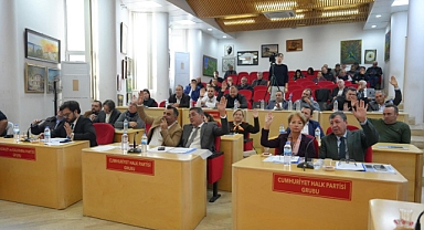 Burhaniye Belediyesi Meclisi 2025’in Son Toplantısını Gerçekleştirdi