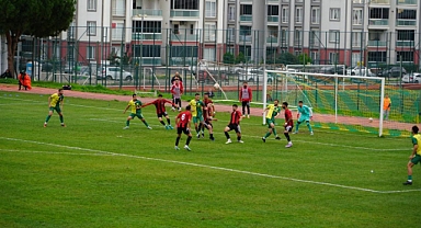 Edremit’te Puanlar Paylaşıldı: 1966 Edremitspor Sahasında 7 Eylül Turgutlu ile Yenişemedi