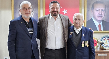 Gaziler ve Sağlık Emekçileri AK Parti Balıkesir İl Başkanlığında Bir Araya Geldi