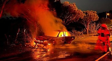 Gömeç’te Korkutan Yangın; Araç Kısa Sürede Küle Dönüştü!