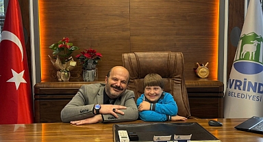 İvrindi Belediyesi’ne Anlamlı Ziyaret: Özel Eğitim Öğrencilerinden Makam Devri Sürprizi