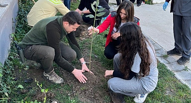 Okul Bahçesinde Fidan Heyecanı: Öğrenciler Uygulamalı Eğitim Aldı