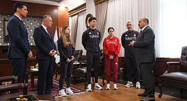 Şampiyon Sporcular Balıkesir Valiliği’nde Tebrik Edildi