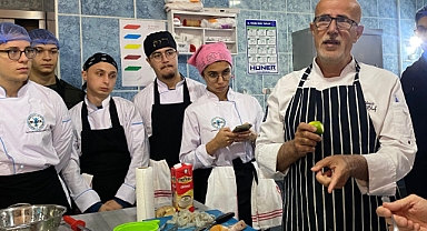 Şef Cihat Yılmaz’dan Öğrencilere Uygulamalı Balık Eğitimi