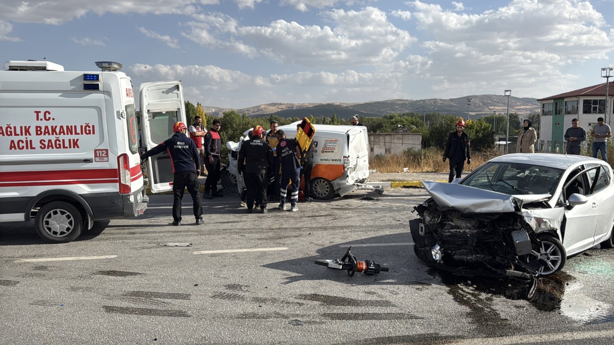 Sivas-Erzincan Yolunda Trafik Kazası