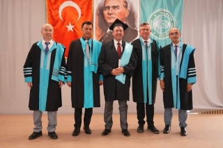 60 yaşında diploma alan Tarık Erdil büyük mutluluk yaşadı