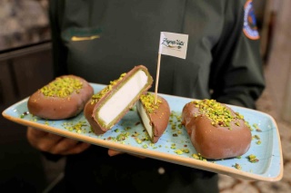 Adana'nın Serinletici Lezzeti: Fıstık Ezmeli Çikolatalı Dondurma