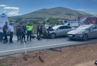 Afşin'de İki Otomobil Çarpıştı: 6 Kişi Yaralandı