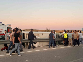 Afyonkarahisar'da Midibüs ve Otomobil Çarpışması