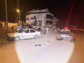 Afyonkarahisar'daki Trafik Kazasında 3 Kişi Yaralandı