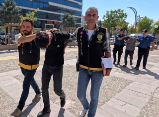 Aksaray'da Gergin Gece: Baba ve Oğul Tutuklandı