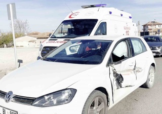 Aksaray'da Refüje Çıkan Otomobilin Karşı Şeride Geçişi