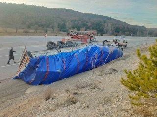 Altıntaş'ta Kontrolden Çıkan Tır Kazası