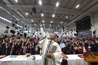 Anadolu Üniversitesi'nde Coşkulu Mezuniyet Heyecanı