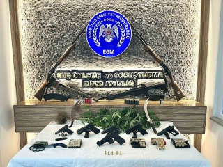 Antalya'da Aksu İlçesinde Ruhsatsız Silah Operasyonu