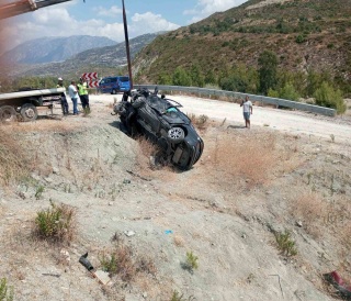 Antalya'da Şarampole Devrilen Araç: Bir Kişi Hayatını Kaybetti