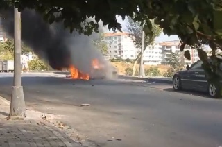 Avcılar'da Gizemli Yangın: Alev Topuna Dönen Araç