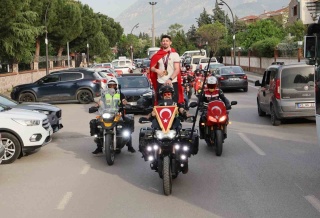 Avrupa Güreş Şampiyonası'nda Altın Madalya Kazanan Milli Güreşçi Kerem Kamal Manisa'da Karşılandı