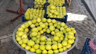 Aydın'ın Taze İncirleri Pazar Tezgahlarında: Lezzet ve Kültürün Harmanı