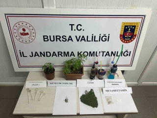 Bağ evinde uyuşturucu partisi yapan 8 kişi suçüstü yakalandı