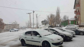 Başkale'ye Kışın İlk Beyazlığı Geldi