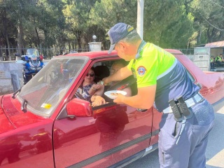 Bayramda Trafik Güvenliğine Tatlı Dokunuş