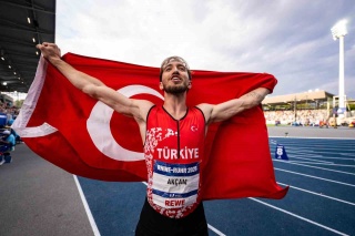 Berke Akçam'ın Altın Zaferi