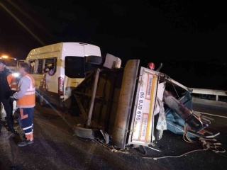 Beykoz'da Gece Yarısı Kaza: Minibüs Devrildi, 3 Yaralı