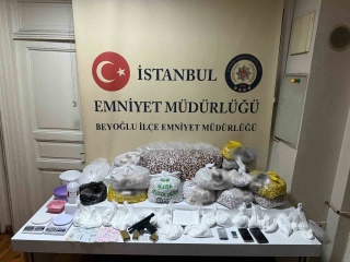 Beyoğlu ve Kağıthane'de Uyuşturucu Operasyonu: İki Genç Kadın Yakalandı