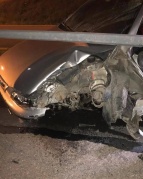 Beypazarı ilçesinde kontrolden çıkan araç elektrik direğine çarptı