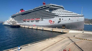 Bodrum'da İki Dev Yolcu Gemisi