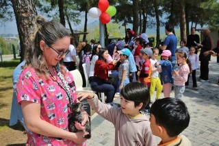Bursa Büyükşehir Belediyesi, Çocuklara Hayvan Sevgisini Aşılıyor